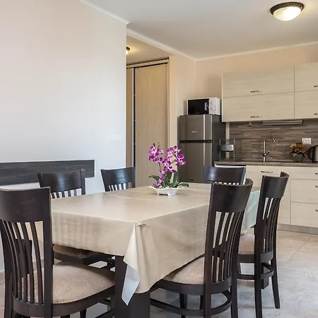 Ξενοδοχείο με διαμερίσματα Apartments In Esteban Complex 2*
