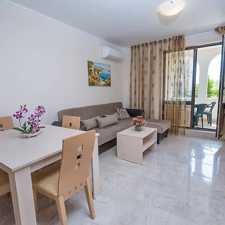 Apartments In Esteban Complex Ξενοδοχείο με διαμερίσματα Νεσέμπαρ